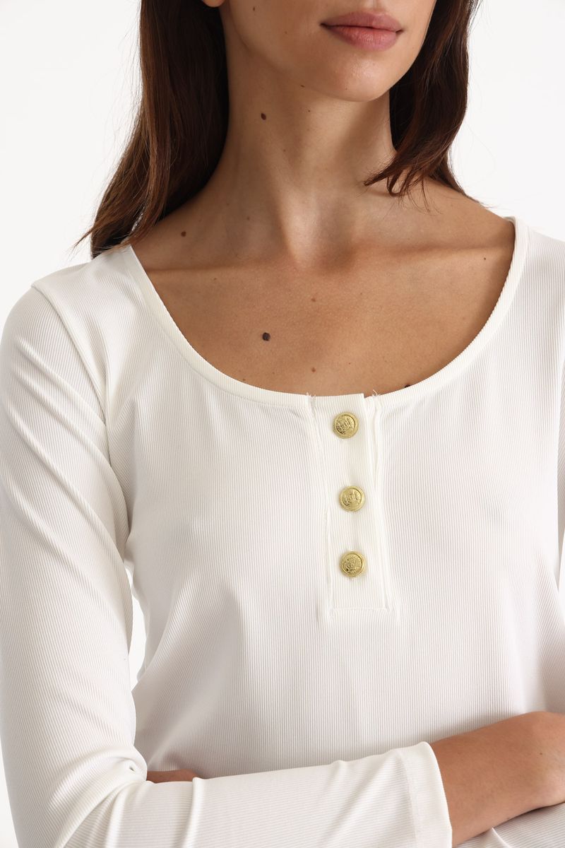 REMERA BOTONES DI