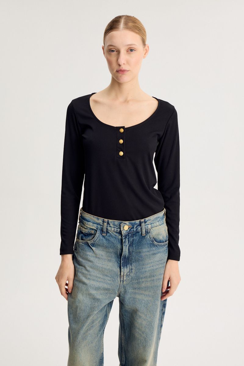 REMERA BOTONES DI