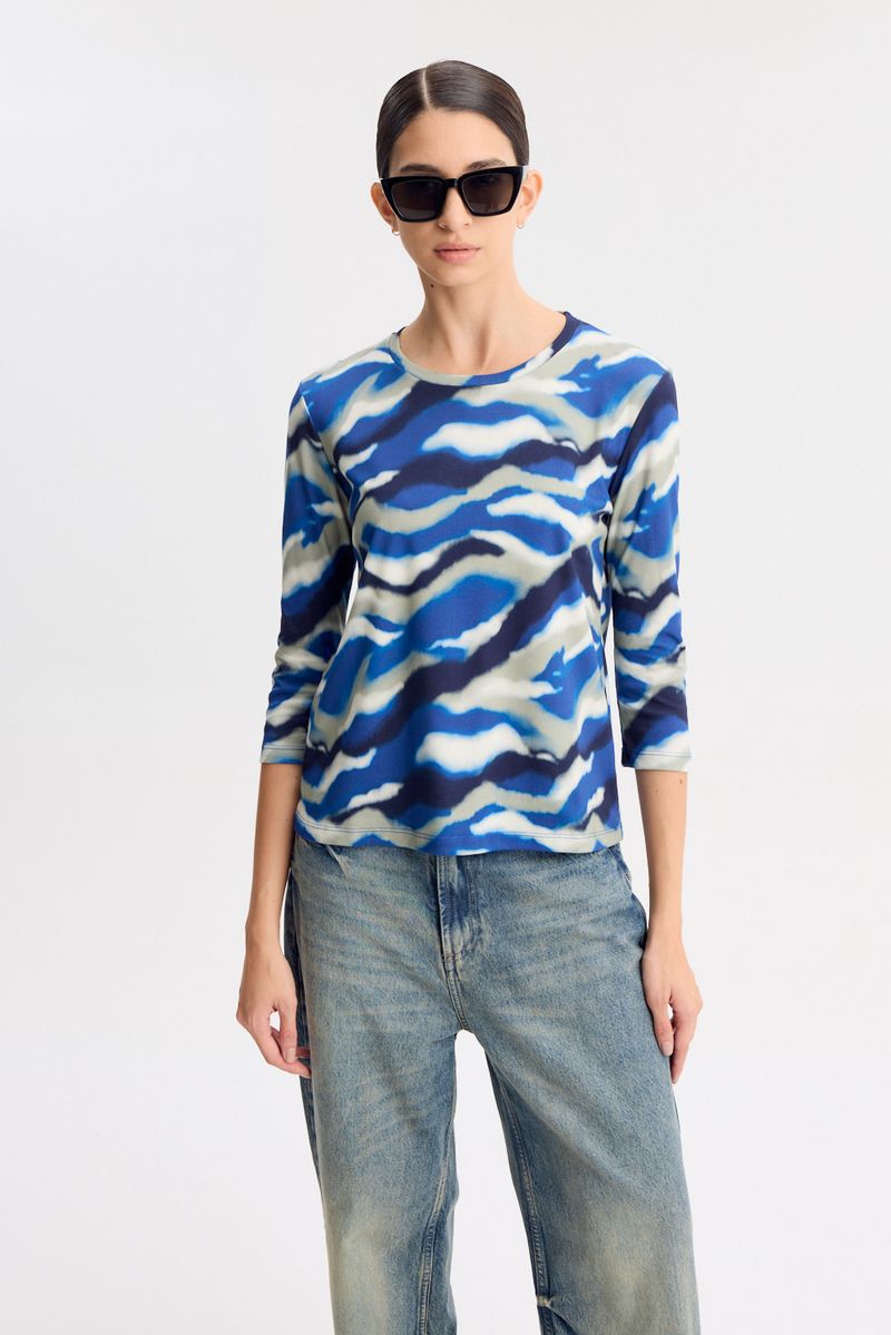 REMERA ESTAMPADA FLORES