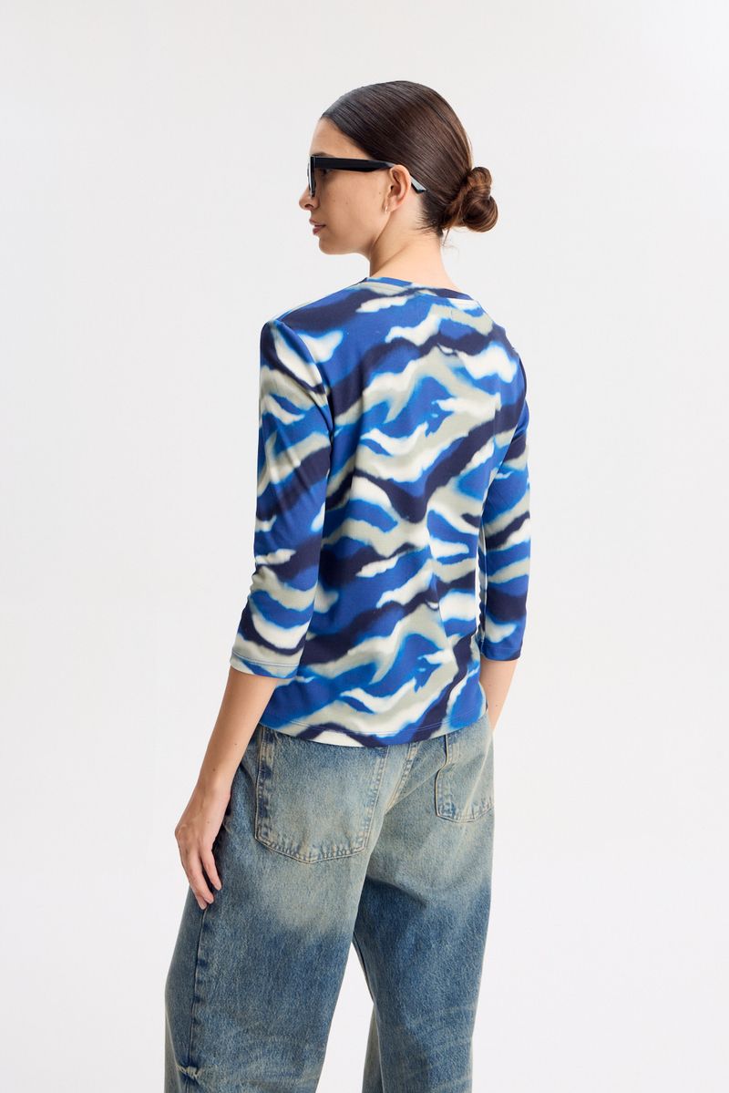 REMERA ESTAMPADA FLORES