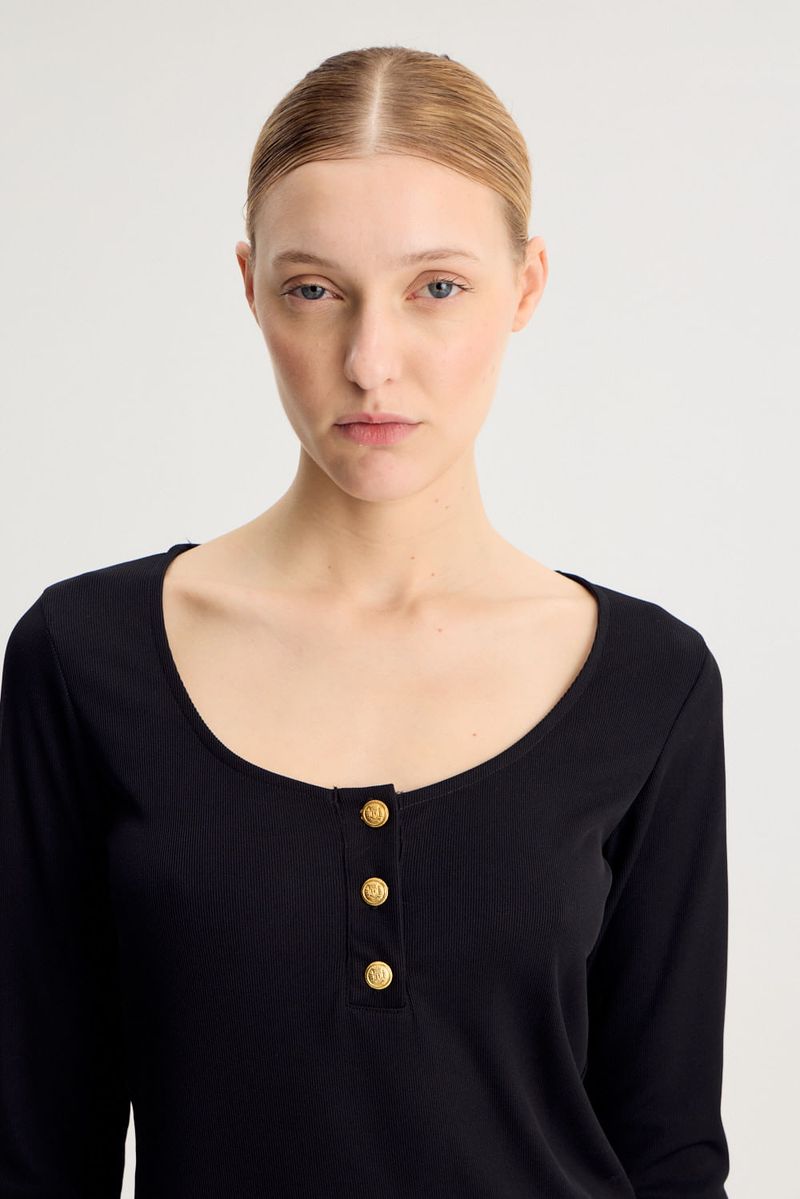 REMERA BOTONES DI
