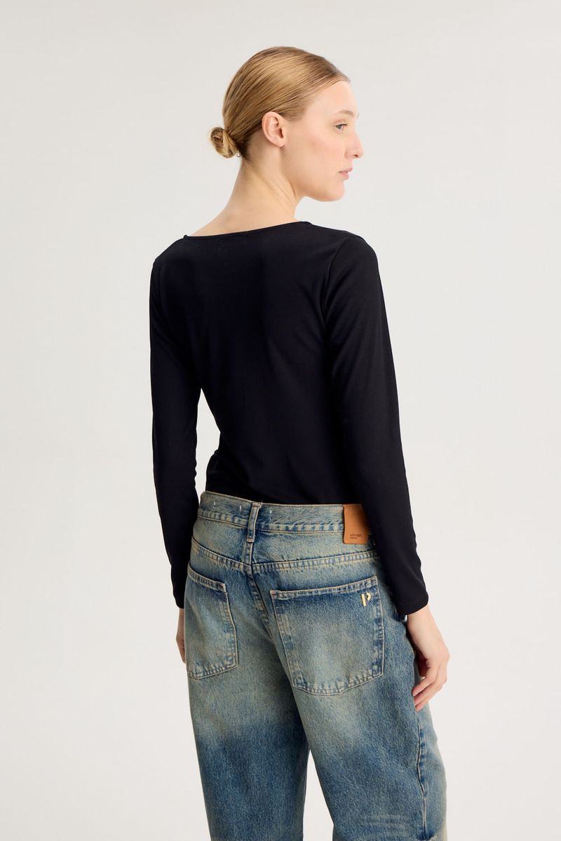 REMERA BOTONES DI