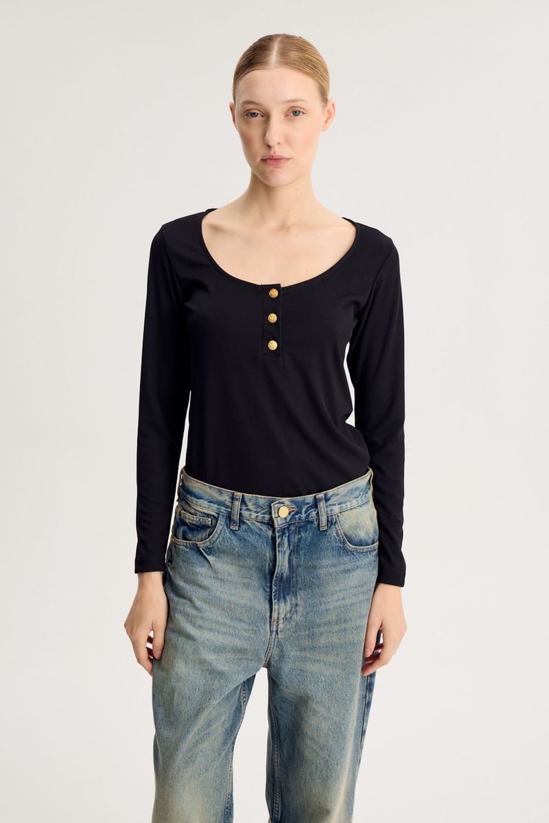 REMERA BOTONES DI