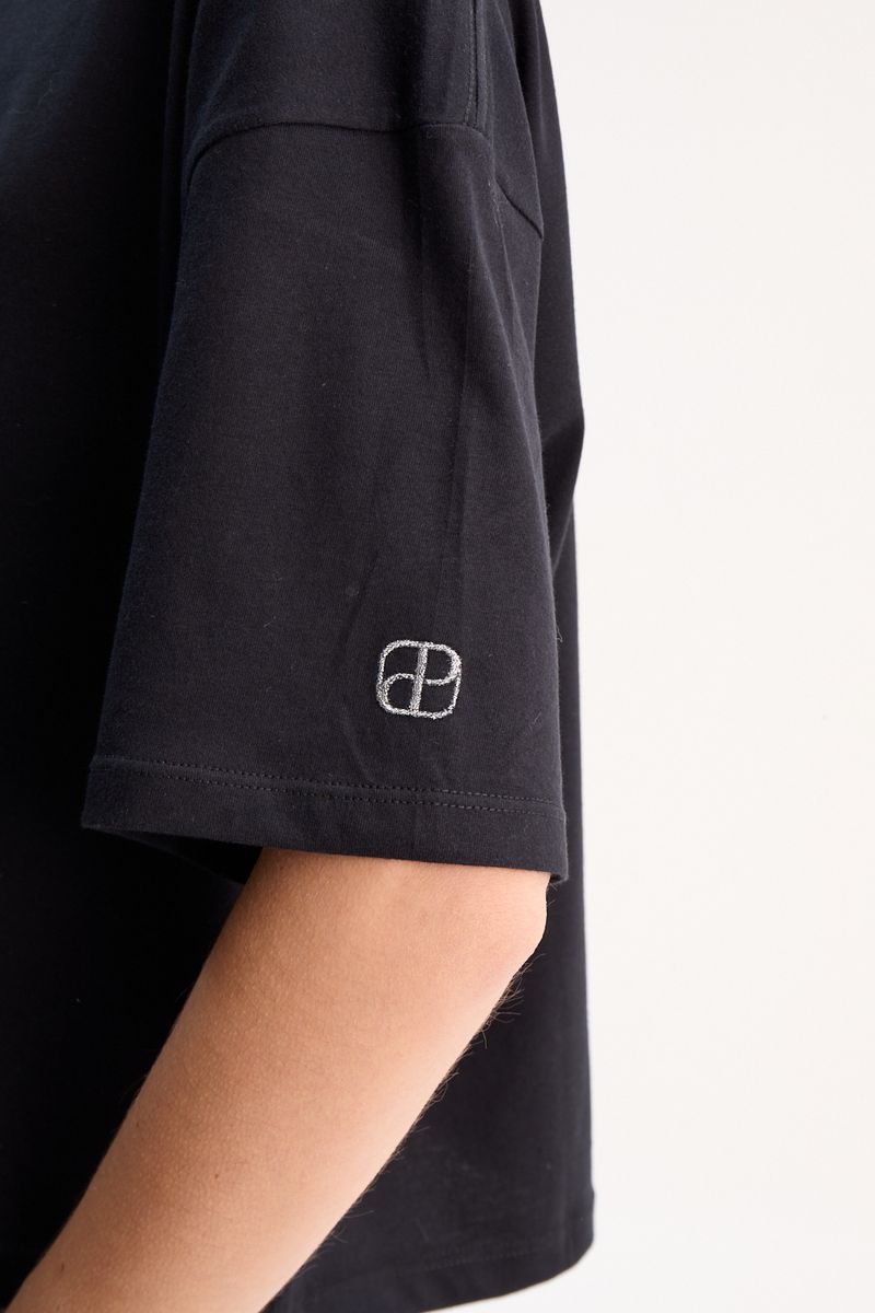 REMERA OVER LOGO