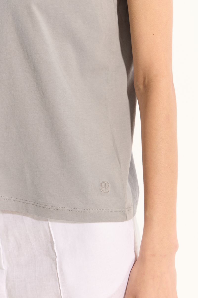 REMERA BASIC ESCOTE V