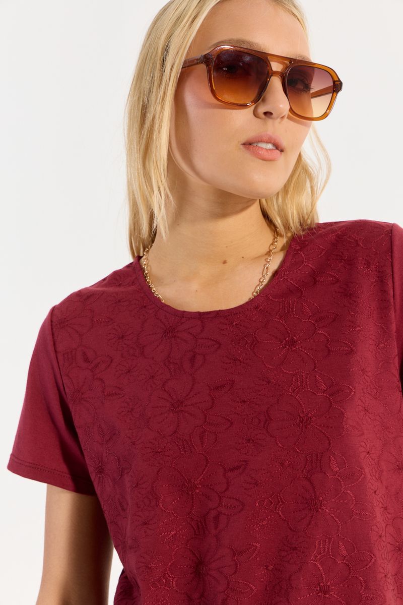 REMERA BORDADA NEW ROMANTIC