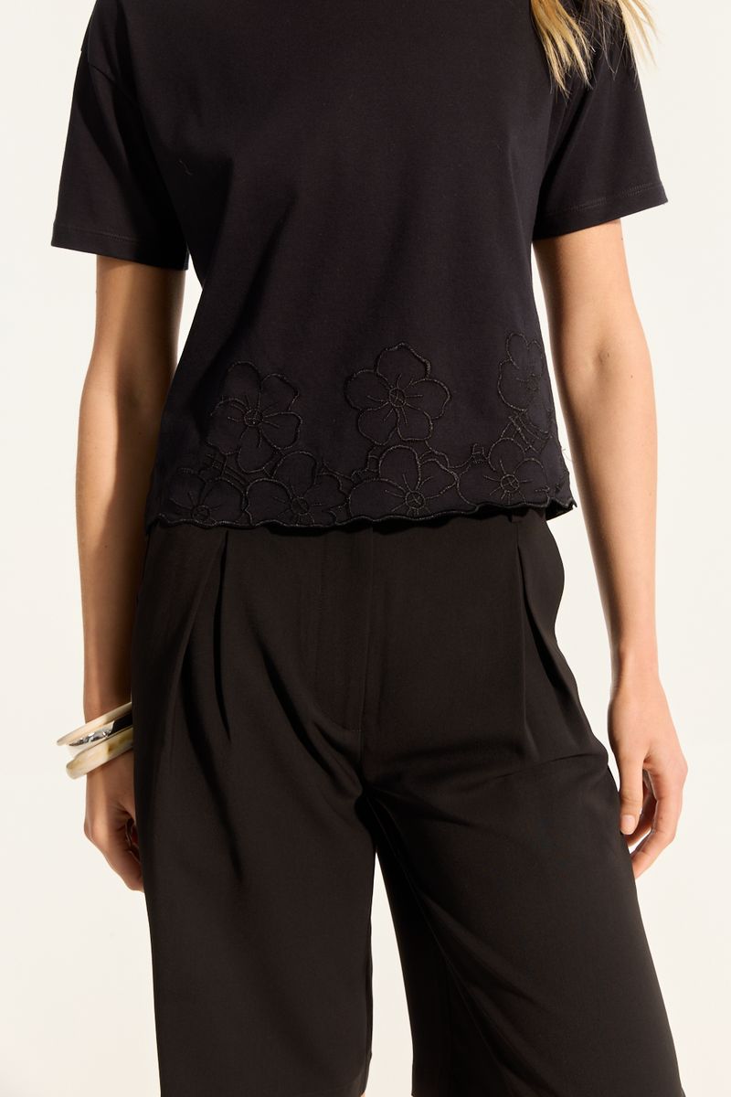 REMERA BORDADA DAFNE
