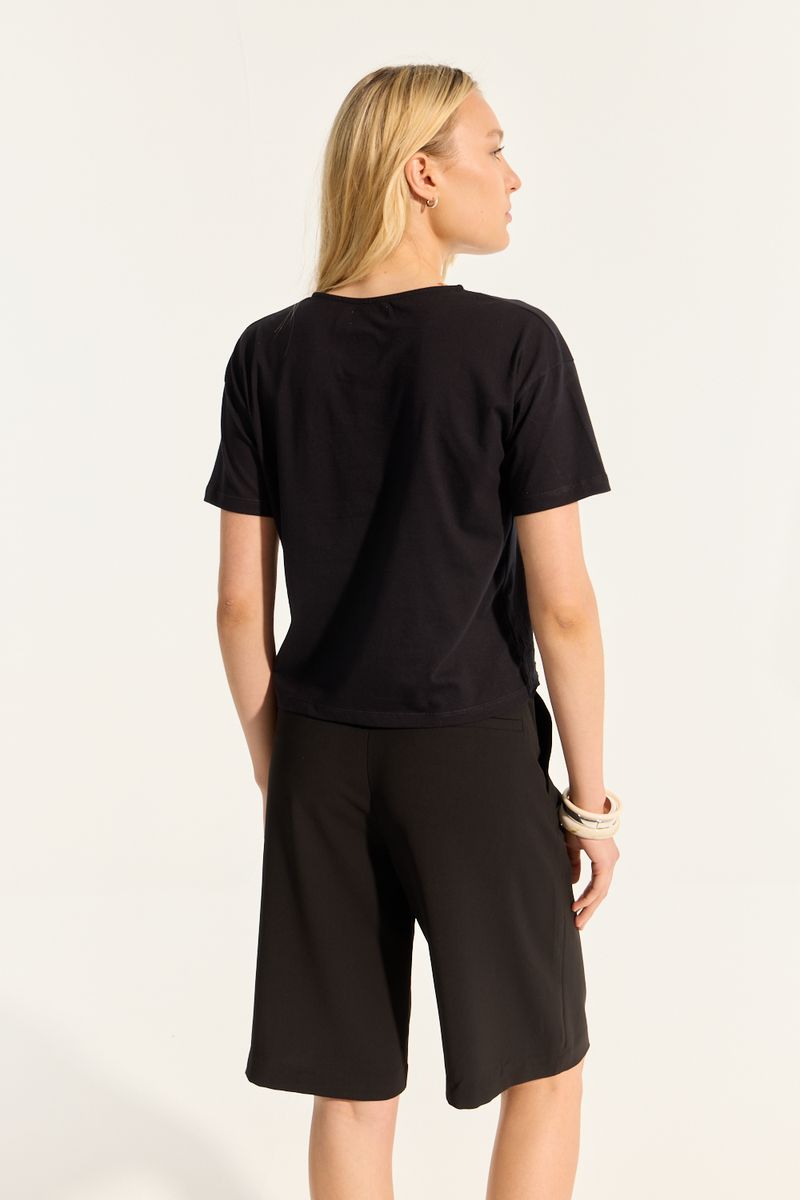 REMERA BORDADA DAFNE