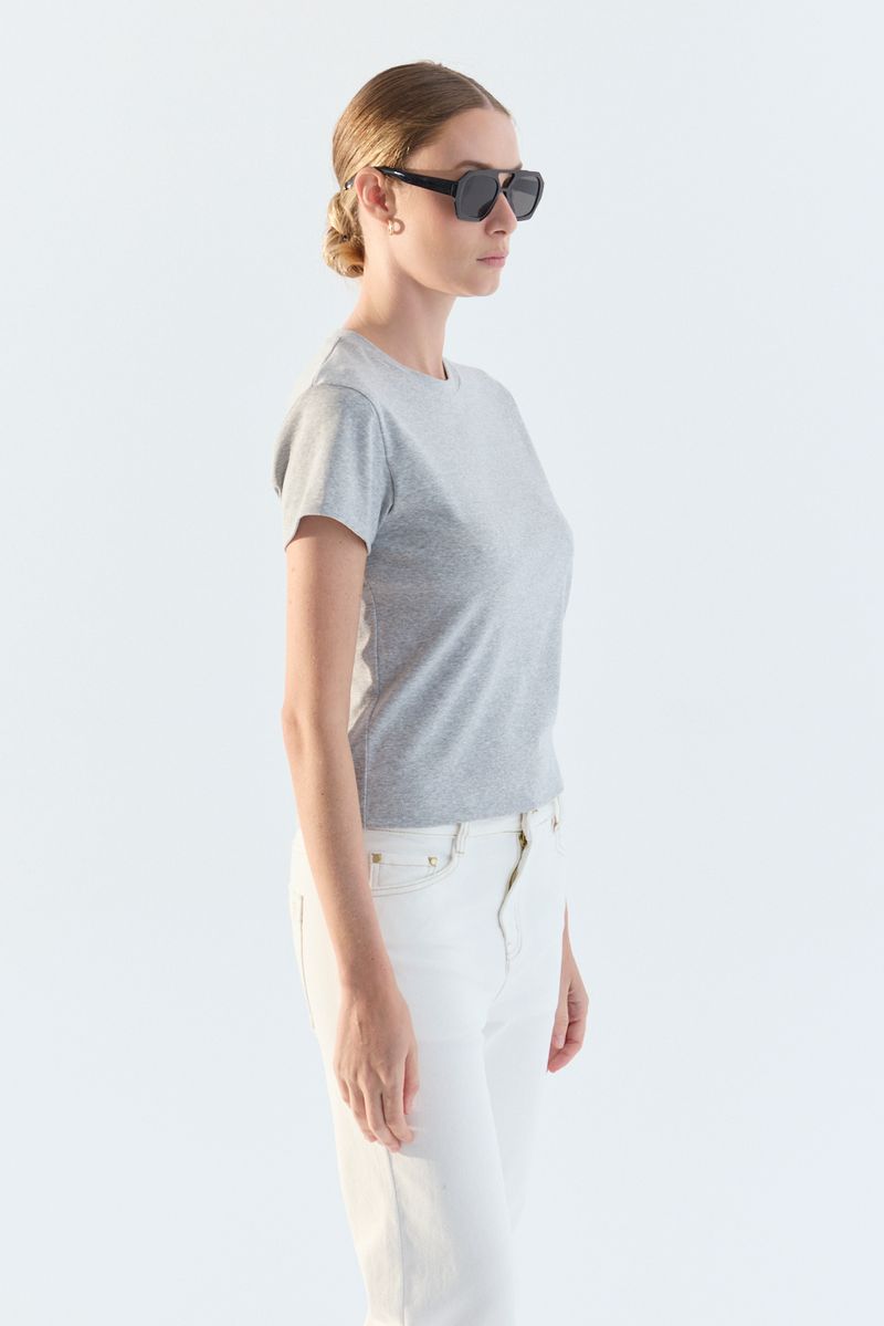 REMERA MINI ESCOTE REDONDO